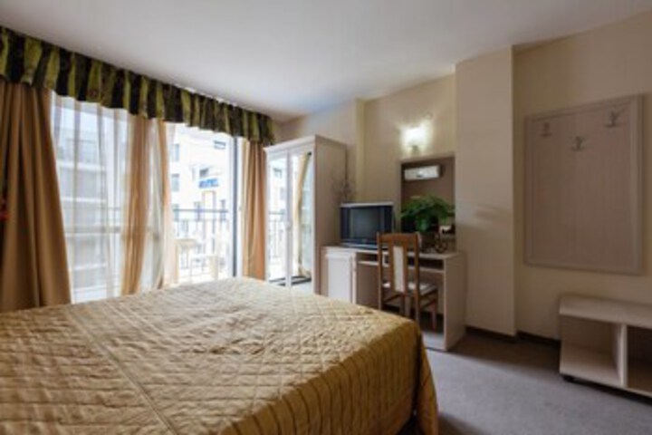 Room 21 of 27