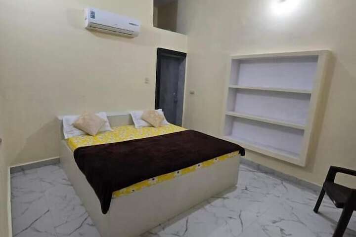 Room 13 of 43