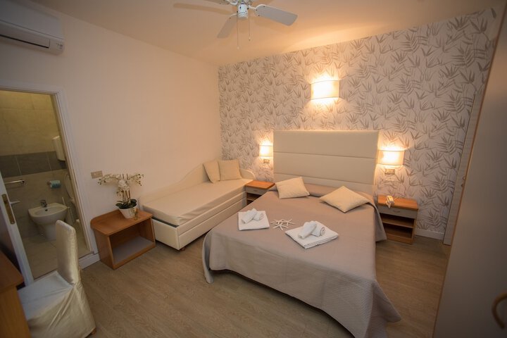 Room 15 of 46