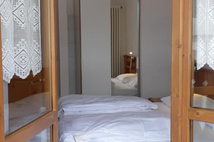 Room 15 of 35