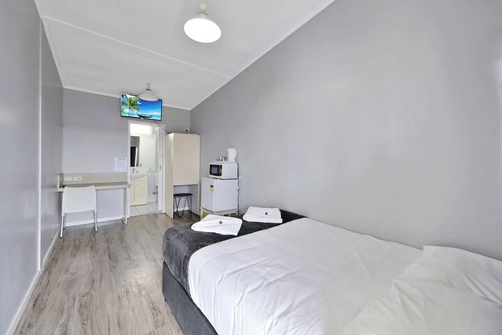 Room 3 of 42