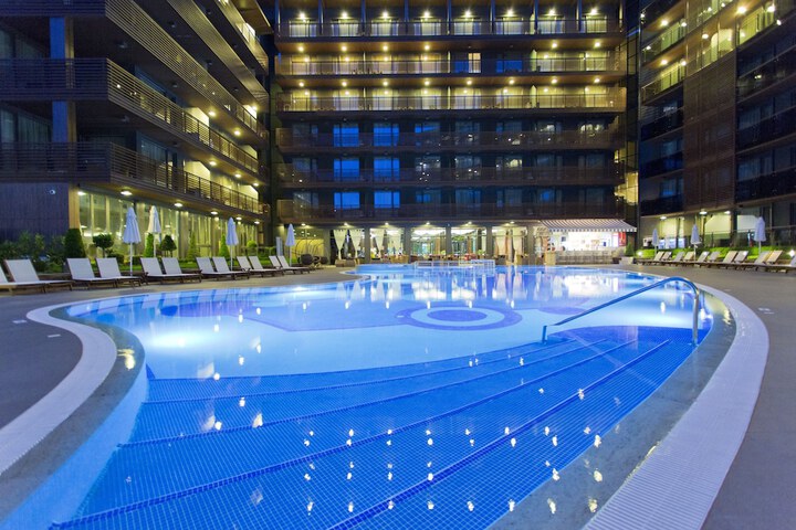 Hotel with Pool