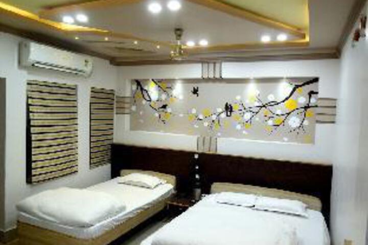 HOTEL SAMRAT