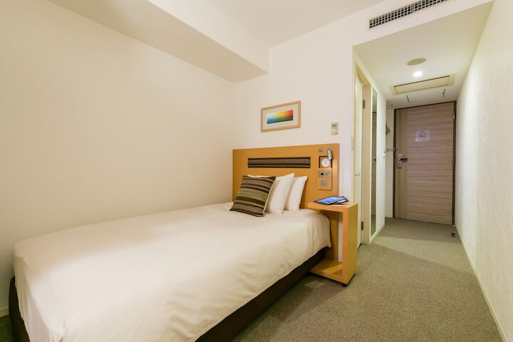 Room 11 of 84