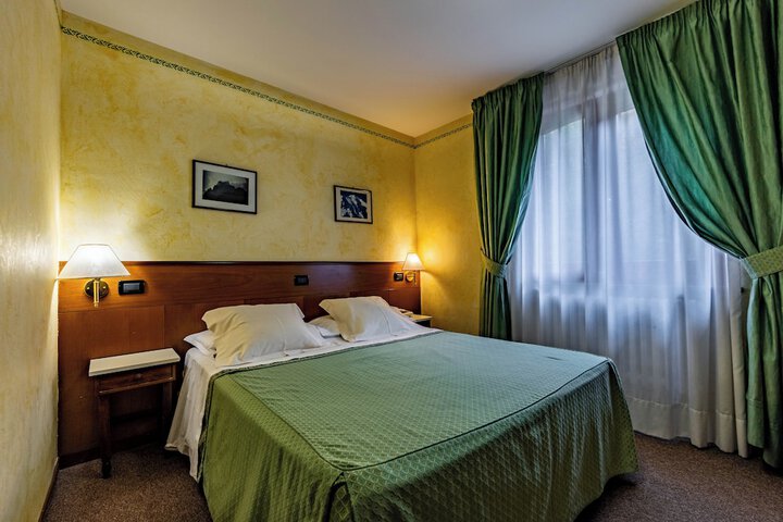 Room 13 of 75