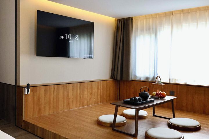 Room 85 of 176