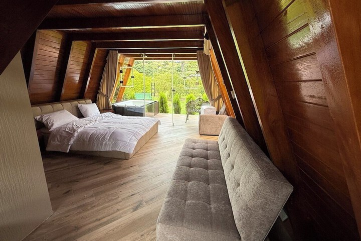 Room 4 of 15