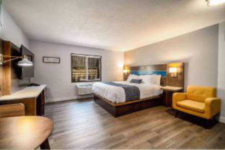 1 King Bed Suite (1 of 2)