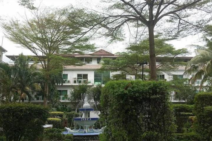 Hotel Exterior 45 of 57