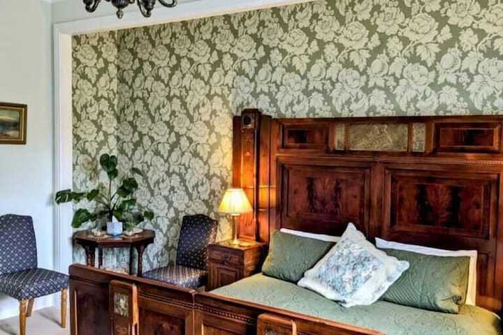 Room 4 of 32