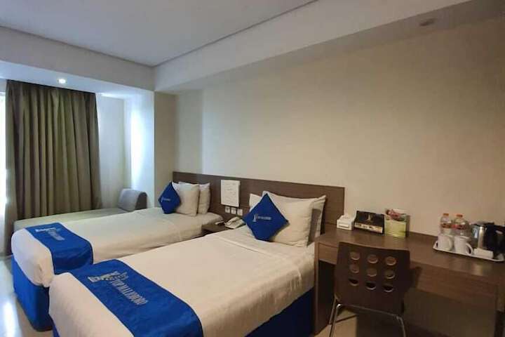 Room 5 of 12