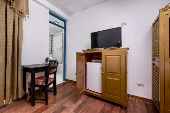 Room 10 of 24