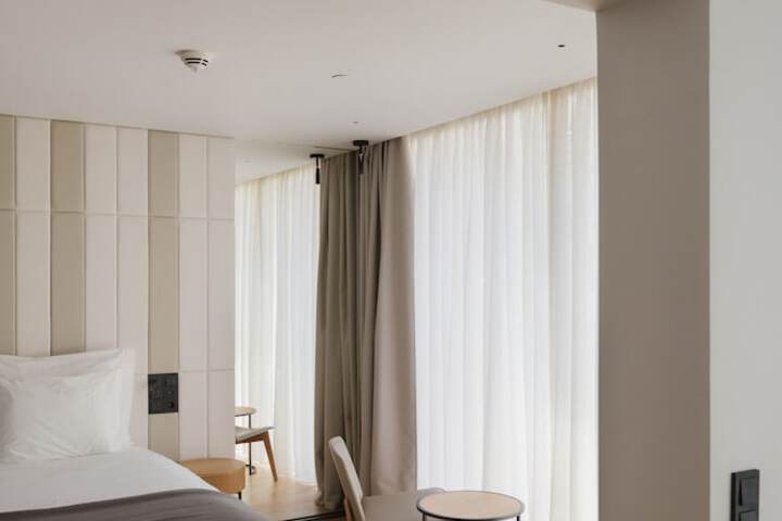 Room 26 of 75