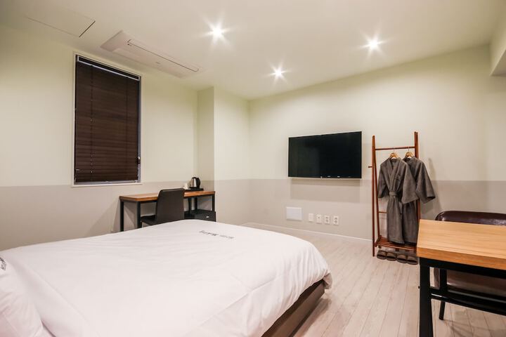 Room 11 of 37
