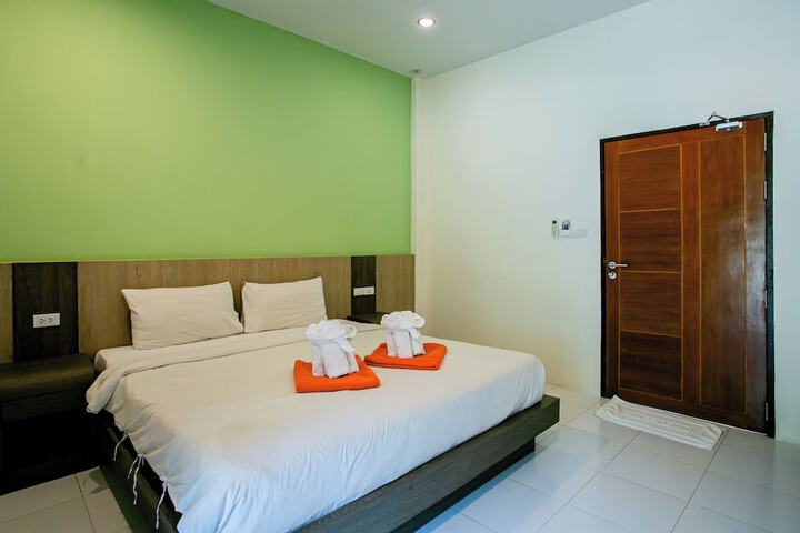 Room 32 of 94