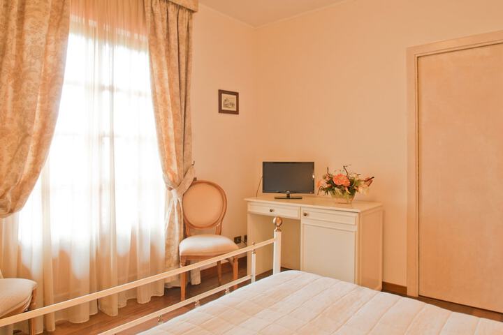 Room 12 of 94