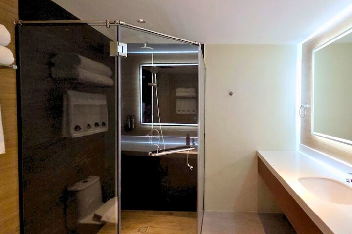 Room 48 of 59