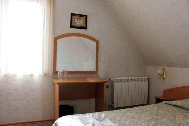 Room 12 of 43