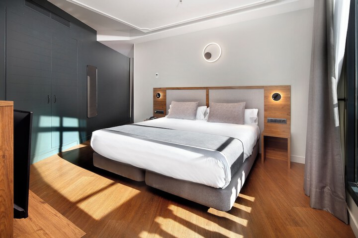 Room 11 of 48