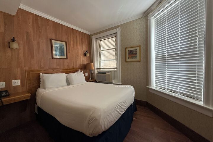 Room 13 of 66