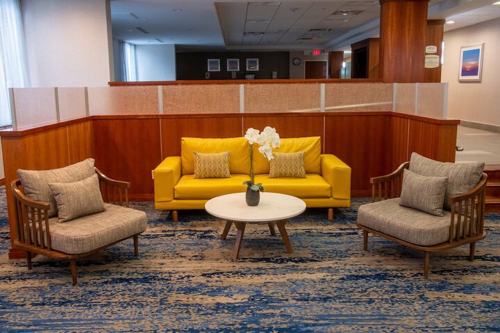 Lobby lounge