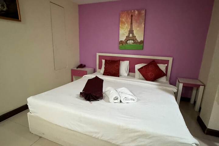 Room 10 of 27