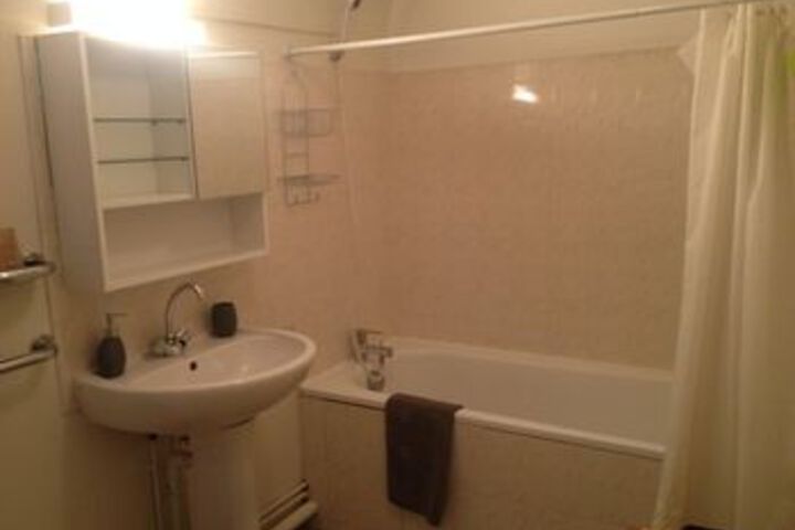 Room 4 of 85