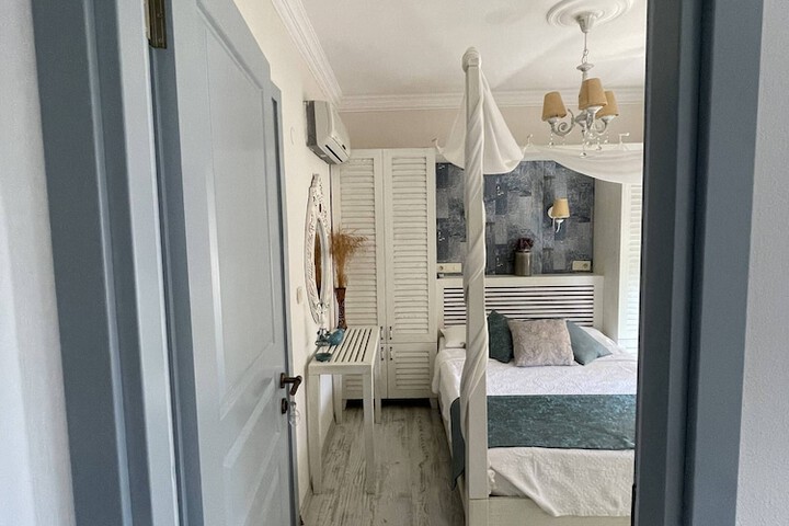 Room 27 of 93