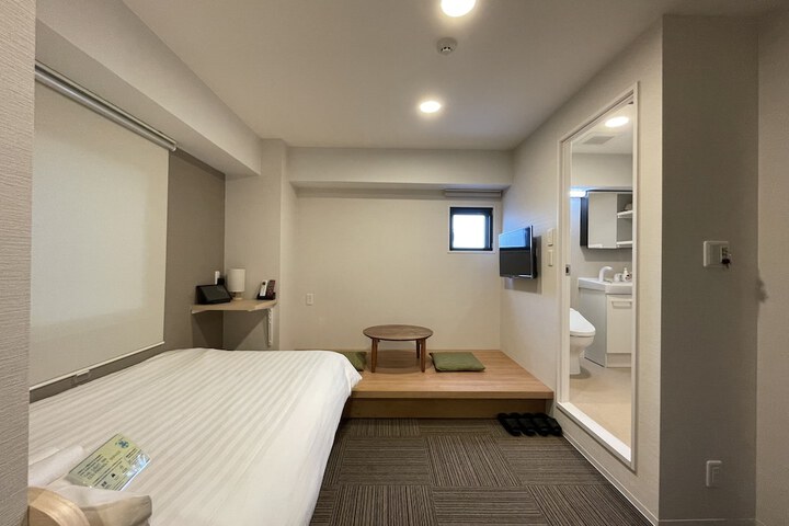 Room 8 of 20