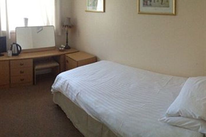 Room 6 of 11