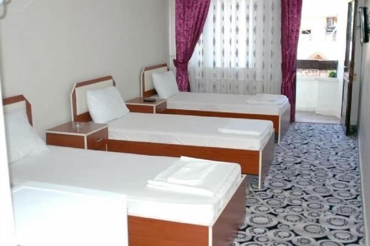Room 6 of 12