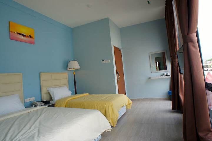 Room 13 of 37