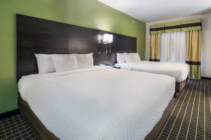 2 Queen Beds (11 of 15)