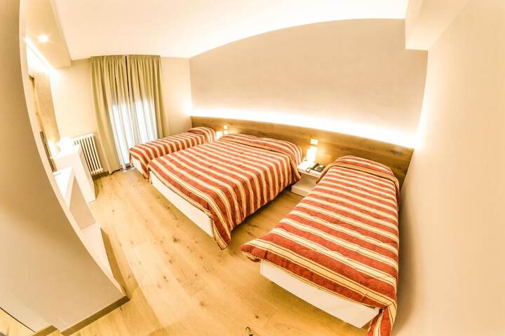 Room 17 of 44