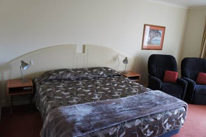 Room 6 of 93
