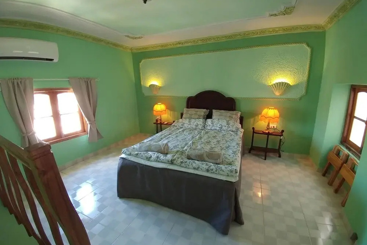 Room 6 of 20