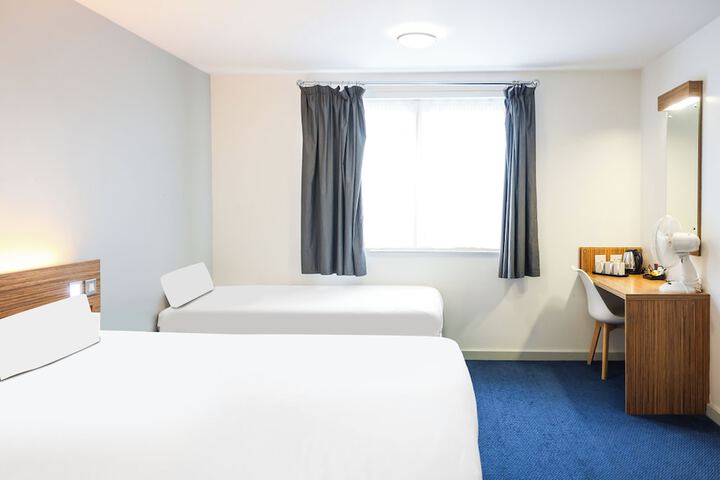 Room 25 of 42