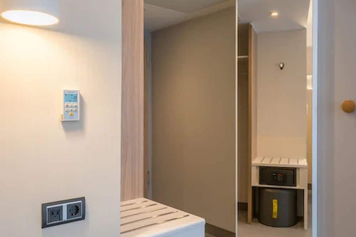 Room 8 of 39