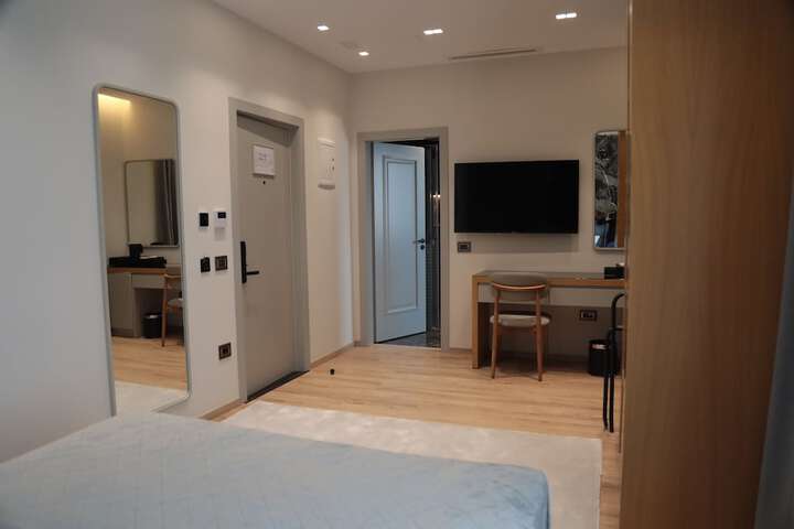 Room 9 of 61