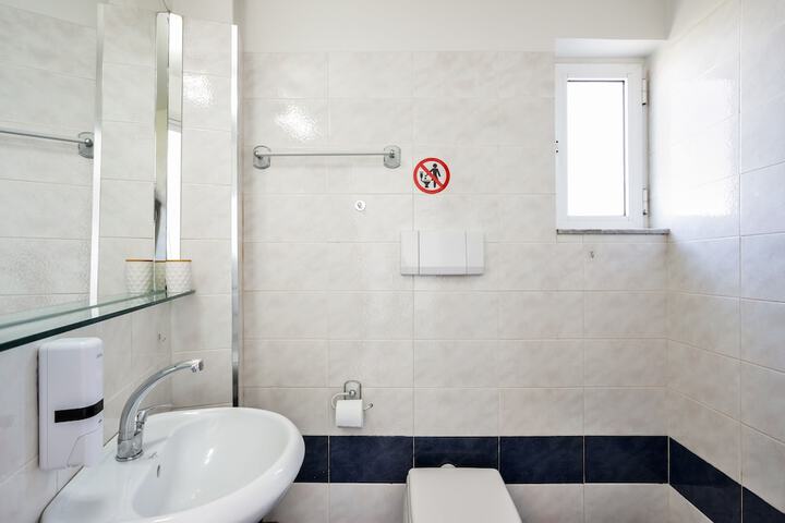 Room 49 of 75