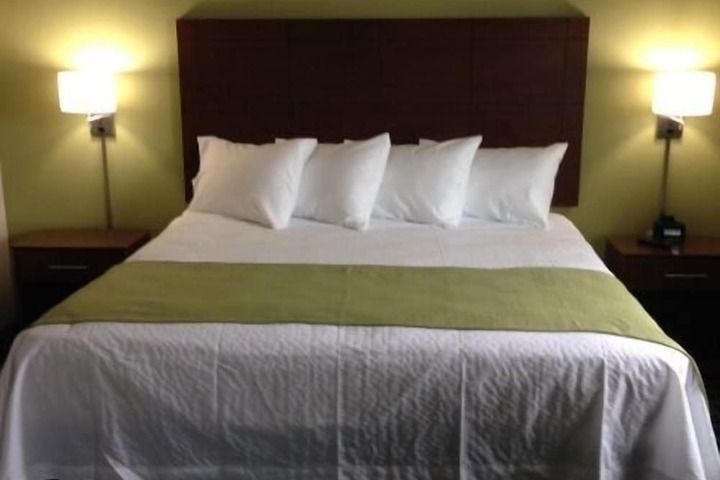 Executive King Bed (1 of 5)