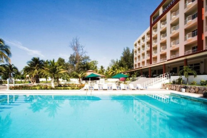 Hotel Pool