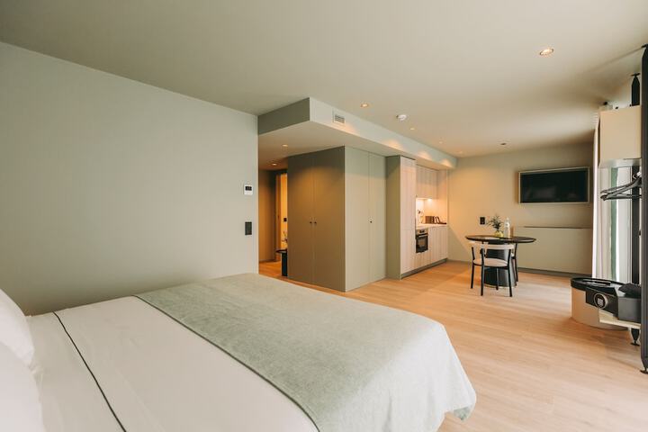 Room 14 of 145