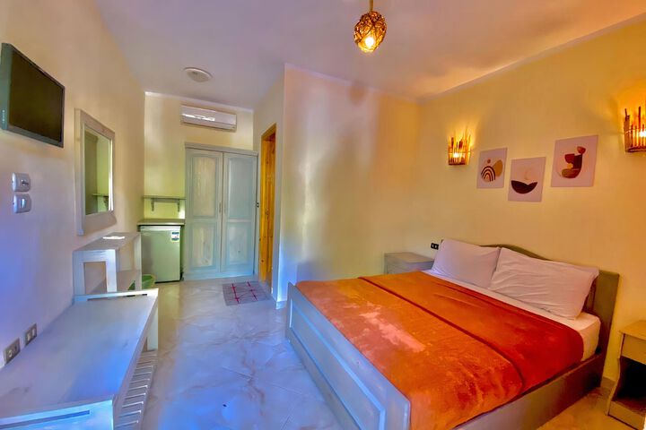 Room 8 of 20