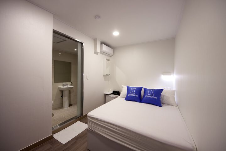 Room 25 of 43