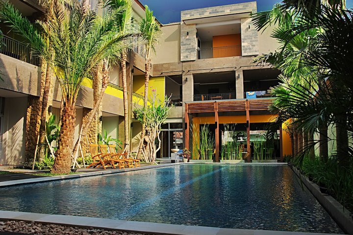 Hotel with Pool