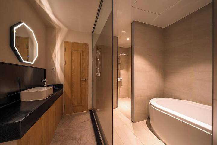 Room 14 of 15