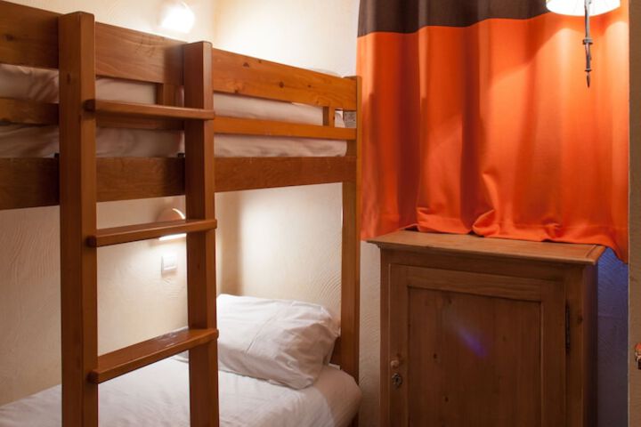 Room 3 of 27