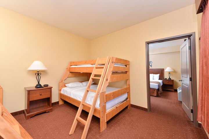 1 King Bed (4 of 62)
