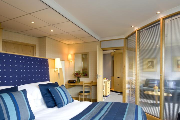 Room 8 of 120